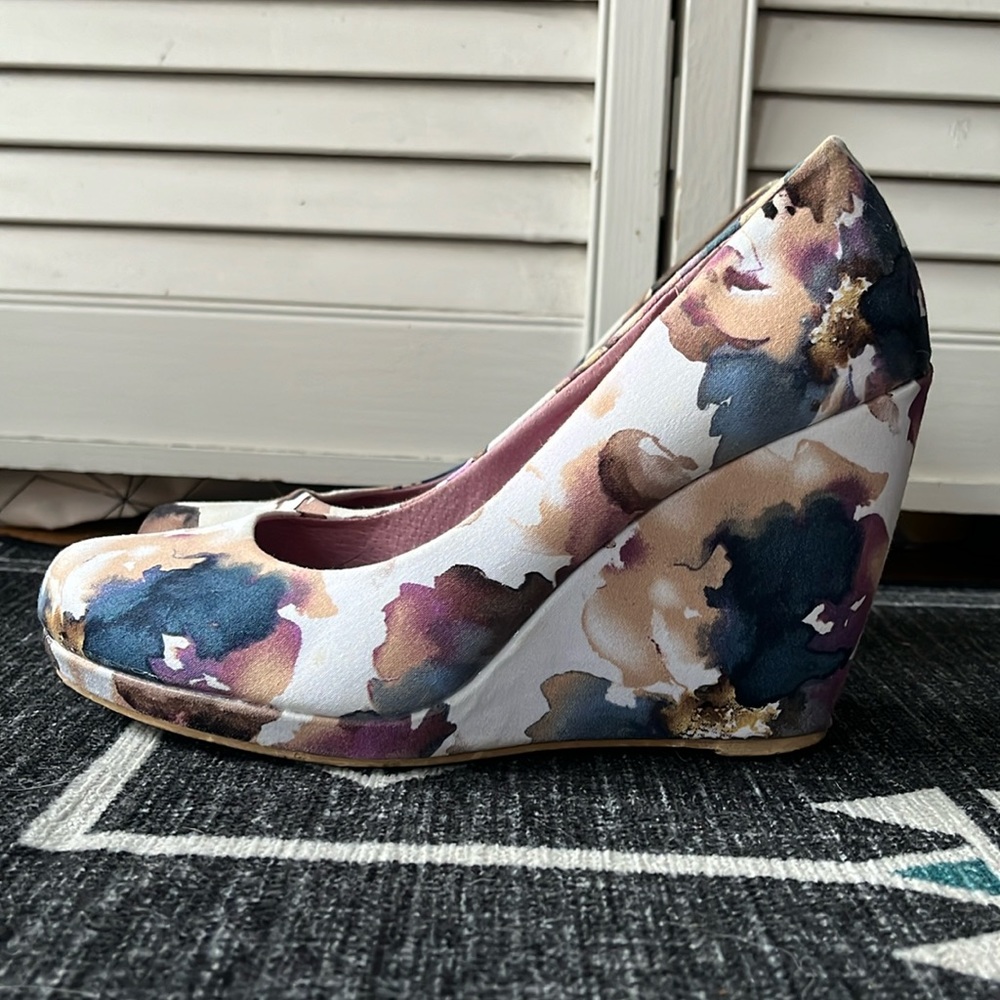 Sasha tie dye orchid heels